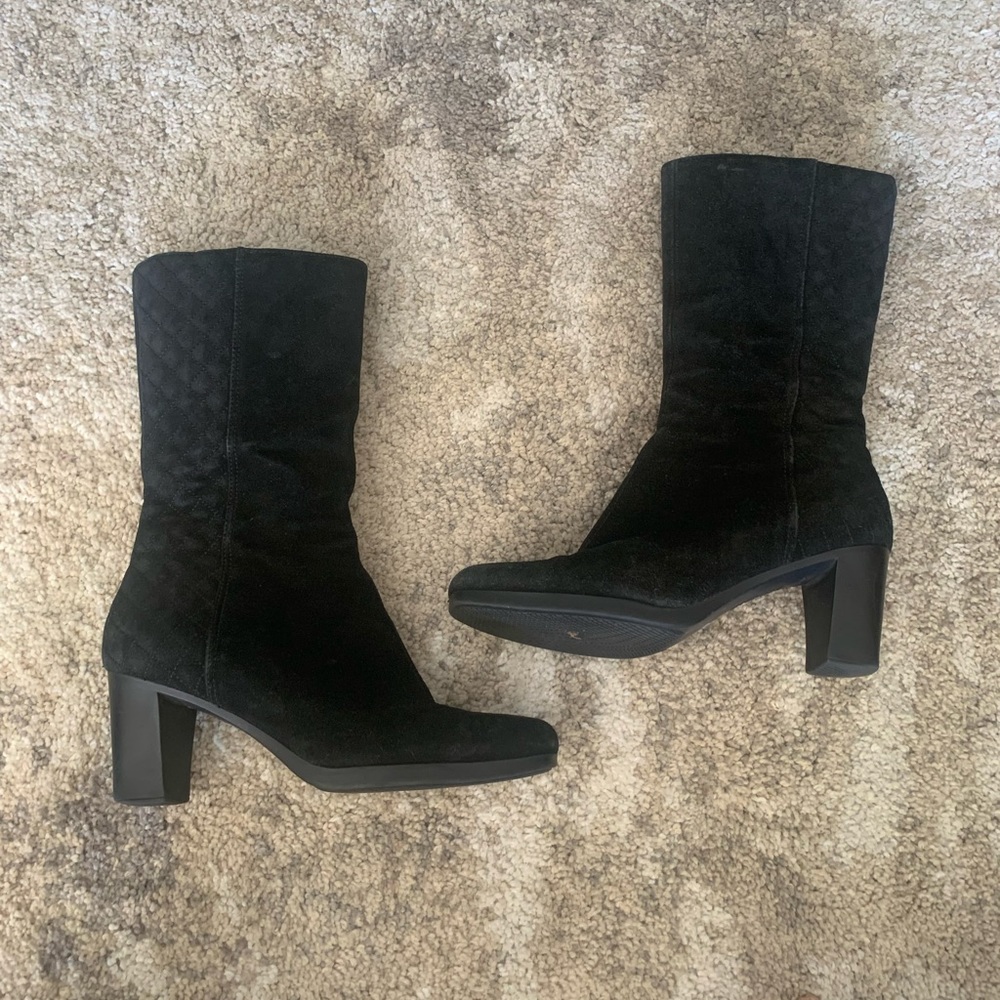 Aquatalia Black Suede leather quilt back mid calf heeled boots size US 6.5
